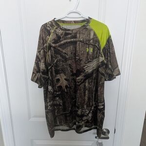 Under Armour Men’s Camo Short Sleeve Shirt with Neon Green Shoulder
